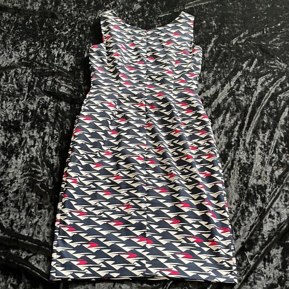 Maggy London - Picture 7 of 9